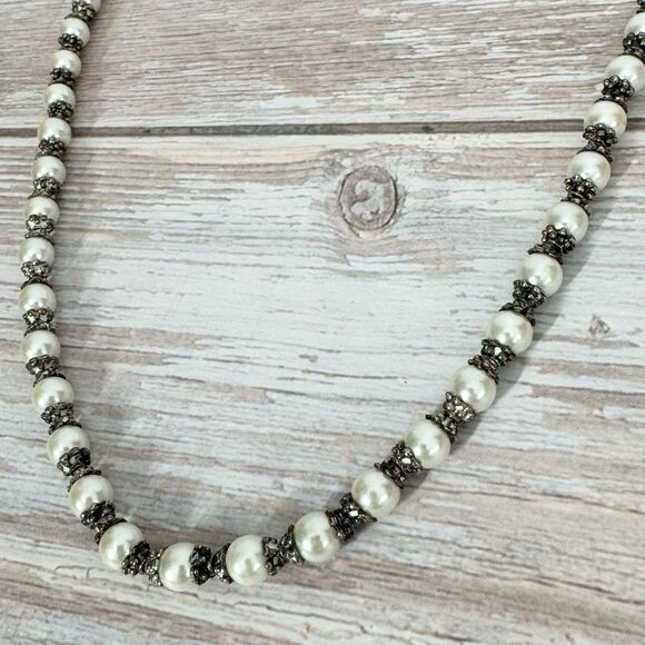 Silver And Faux Pearl Classy Minimalist Toggle Closure Collar Necklace 16” - Picture 2 of 11